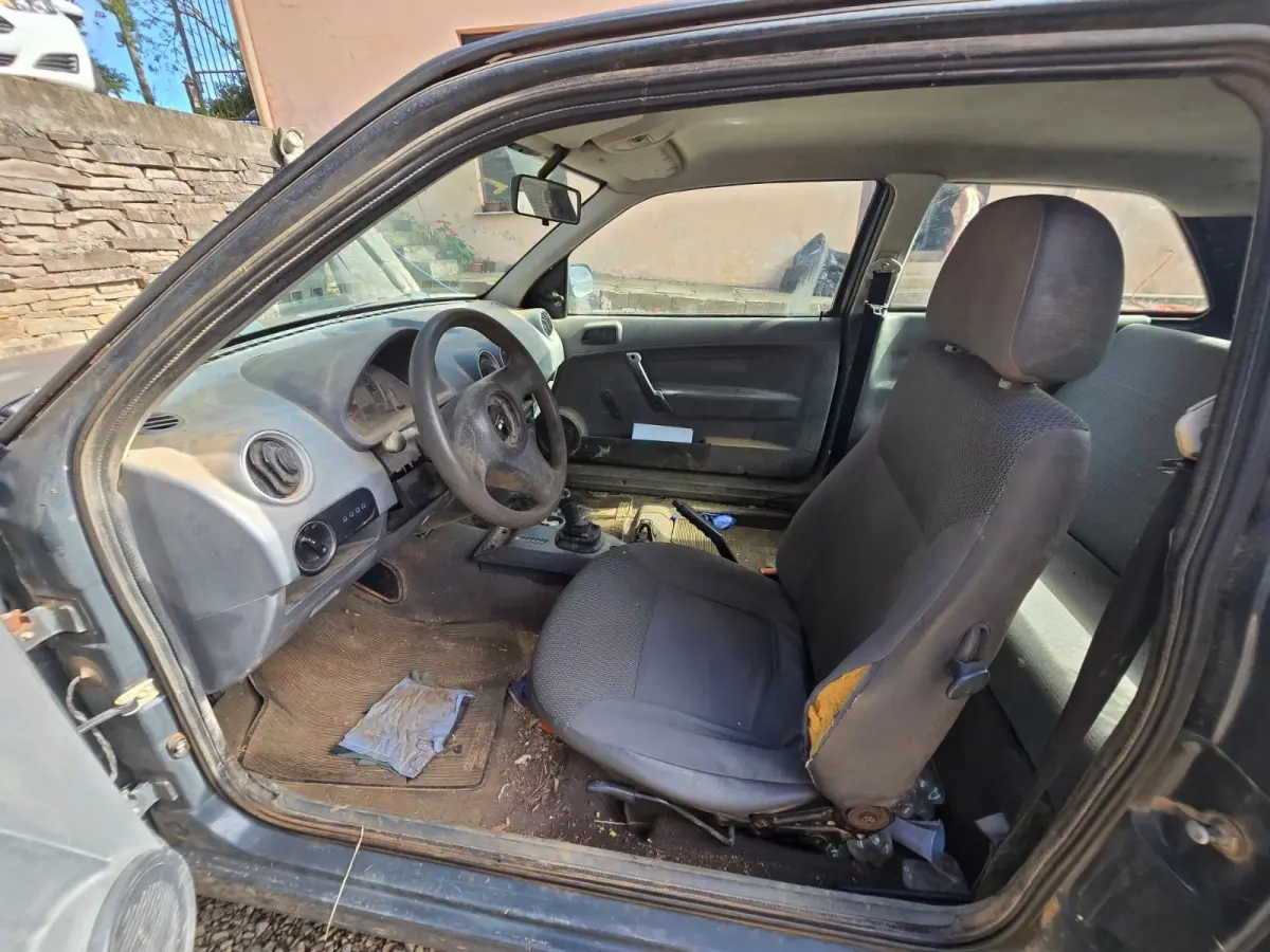 LOTE 002 - VOLKSWAGEN GOL 1.0 GIV, 2008/2009, Prata