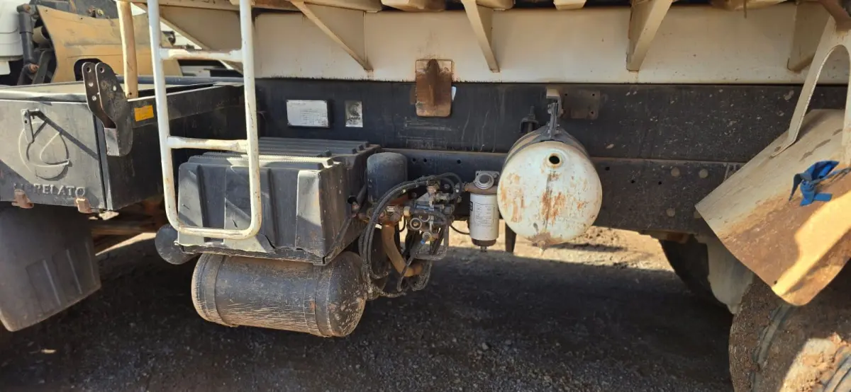 LOTE 013 - Caminhão Mercedes Benz Atron 2729 K 6x4, 2014/2014