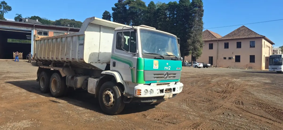LOTE 013 - Caminhão Mercedes Benz Atron 2729 K 6x4, 2014/2014