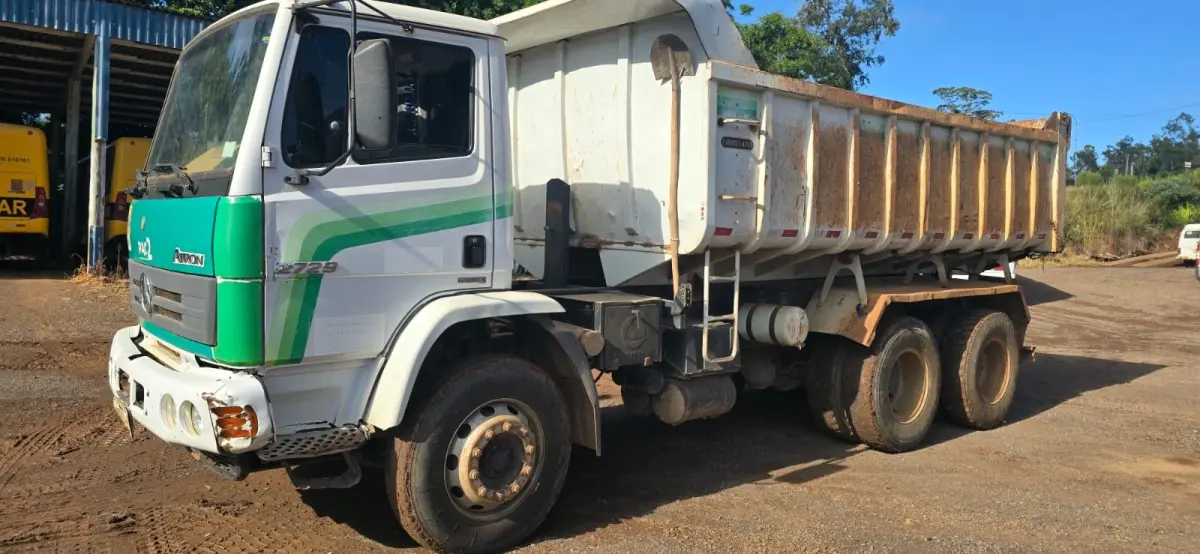LOTE 013 - Caminhão Mercedes Benz Atron 2729 K 6x4, 2014/2014