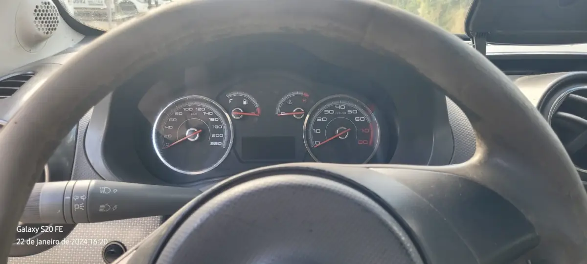 LOTE 027 - FIAT/PALIO ESSENCE 1.6 , placa: IVN-9495, ano/modelo: 14/14