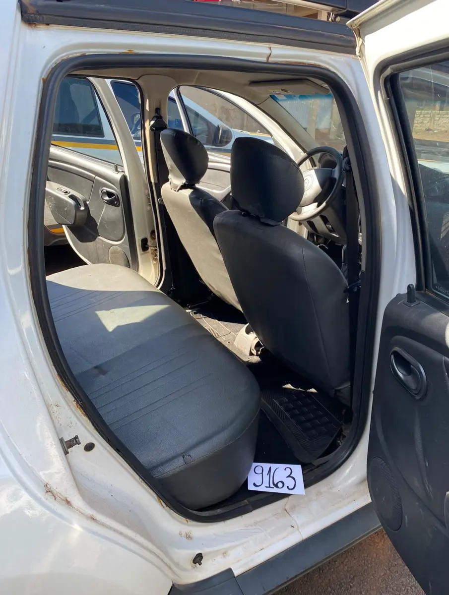 LOTE 008 - RENAULT/DUSTER 16 E 4X2, placa	IUW-6522 , ano/modelo:	13/14