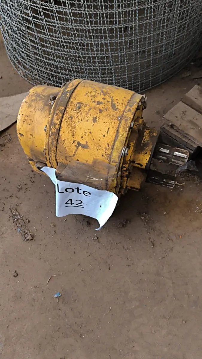 LOTE 042 - BOMBA LOBULAR 04 POLEGADAS, MEPEL.