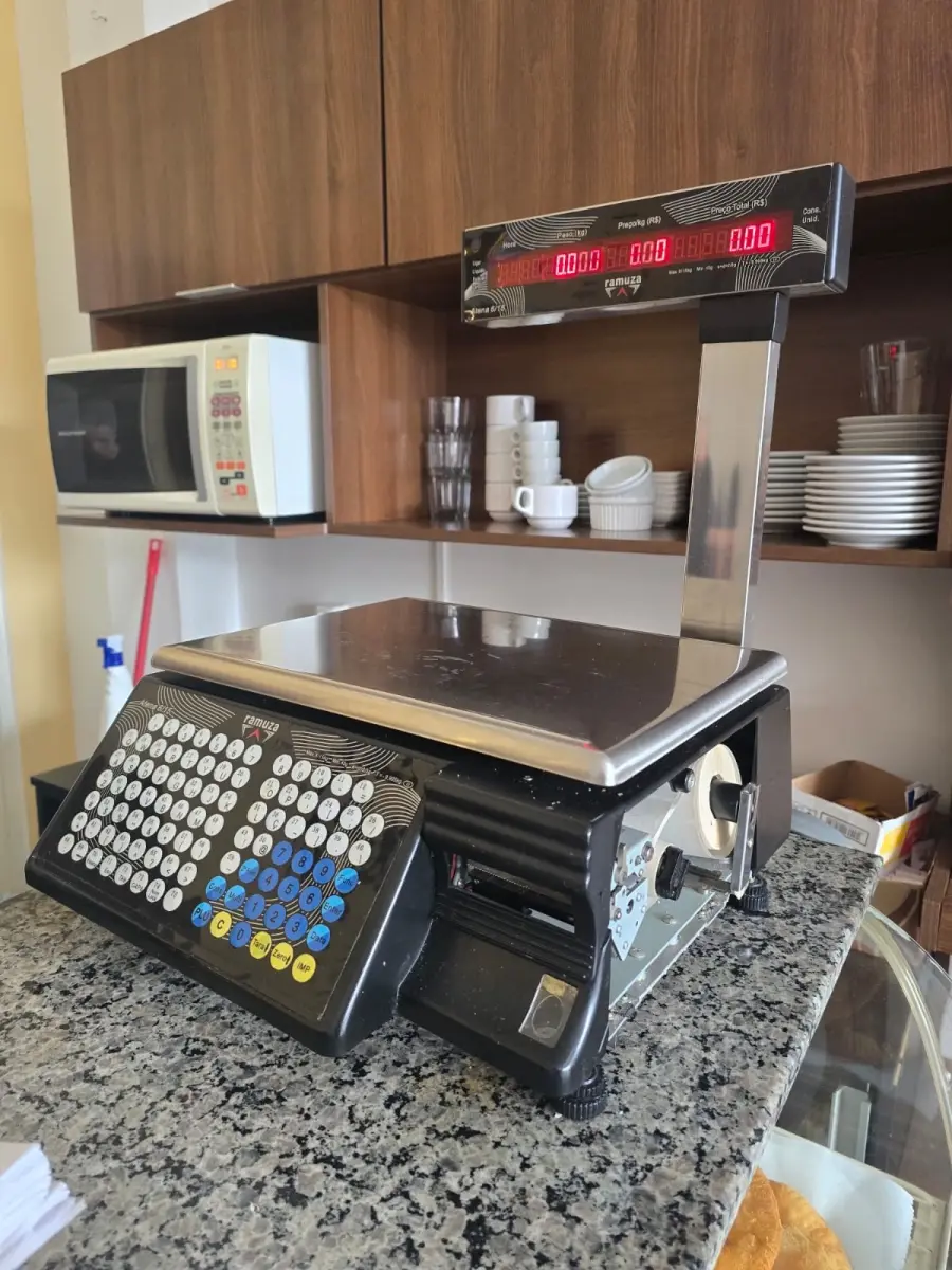 LOTE 001 - Balança comercial digital Ramuza Atena 6/15