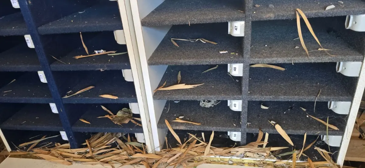 LOTE 018 - Sucata de equipamentos eletrônicos (laptops, placar eletrônico, televisores, etc.)