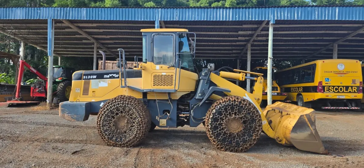 LOTE 014 - Pá carregadeira SL30W, marca MAXXOR, Amarela, NRO. CHASSI: SL30AA1000810 - NRO. MOTOR: 87272113, Ano 2012