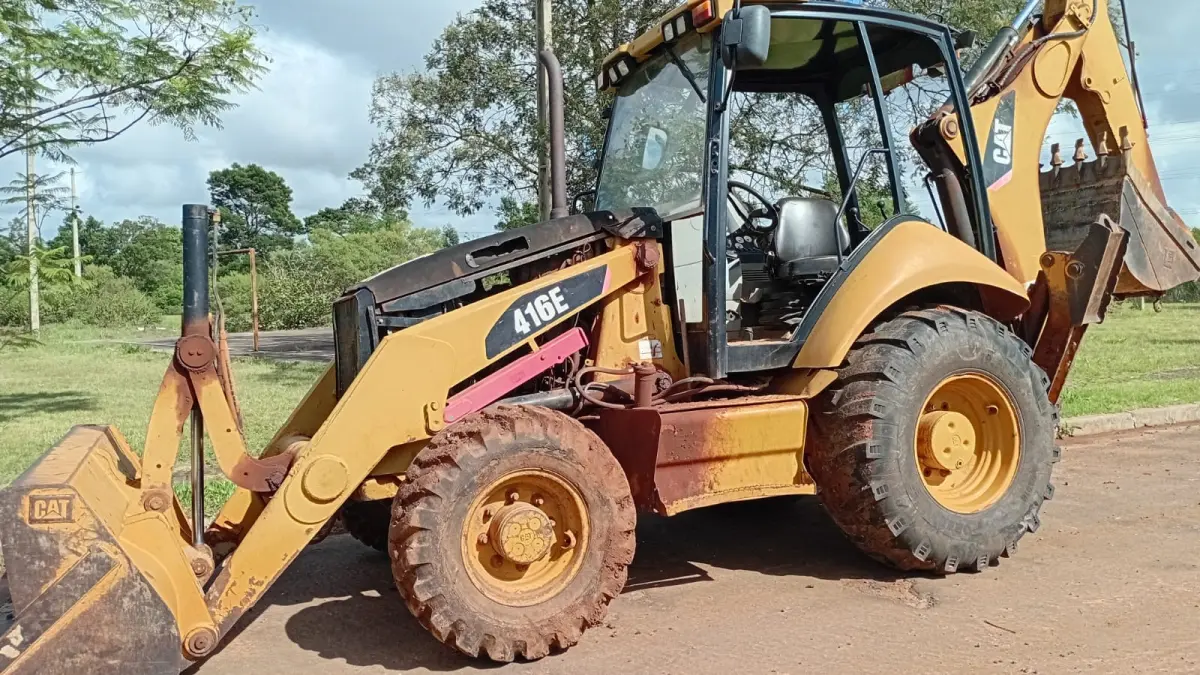 LOTE 000 - Retroescavadeira Caterpillar  416E,  2009, 4x4,