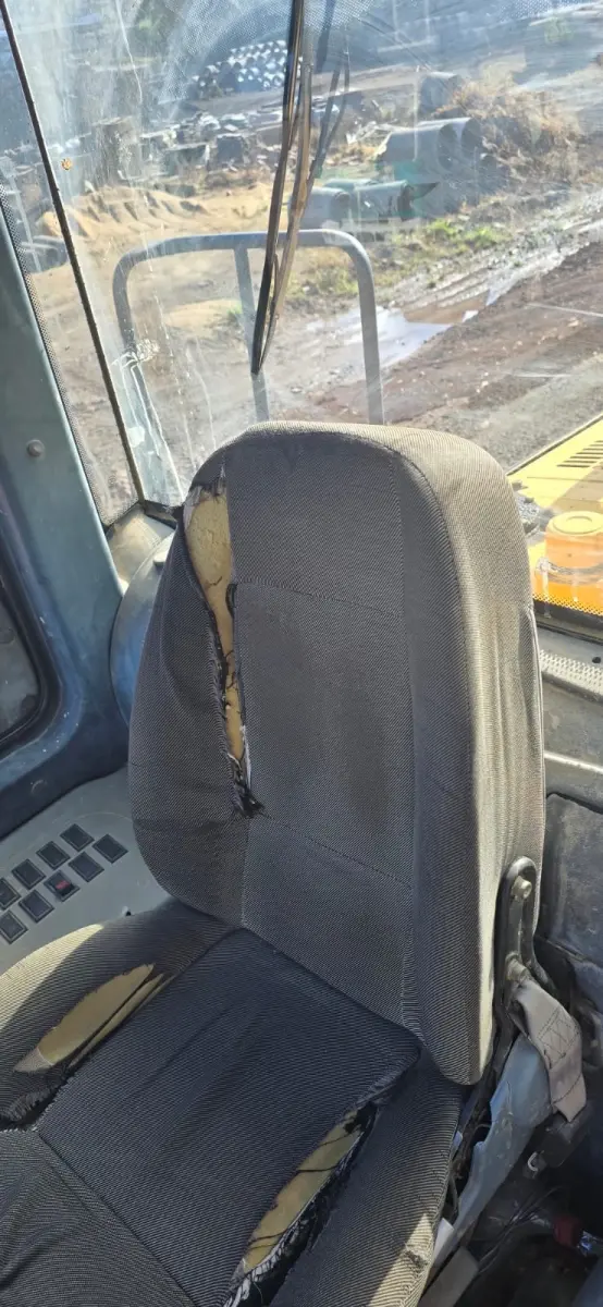 LOTE 014 - Pá carregadeira SL30W, marca MAXXOR, Amarela, NRO. CHASSI: SL30AA1000810 - NRO. MOTOR: 87272113, Ano 2012