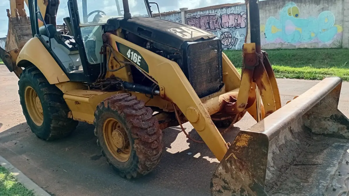 LOTE 000 - Retroescavadeira Caterpillar  416E,  2009, 4x4,