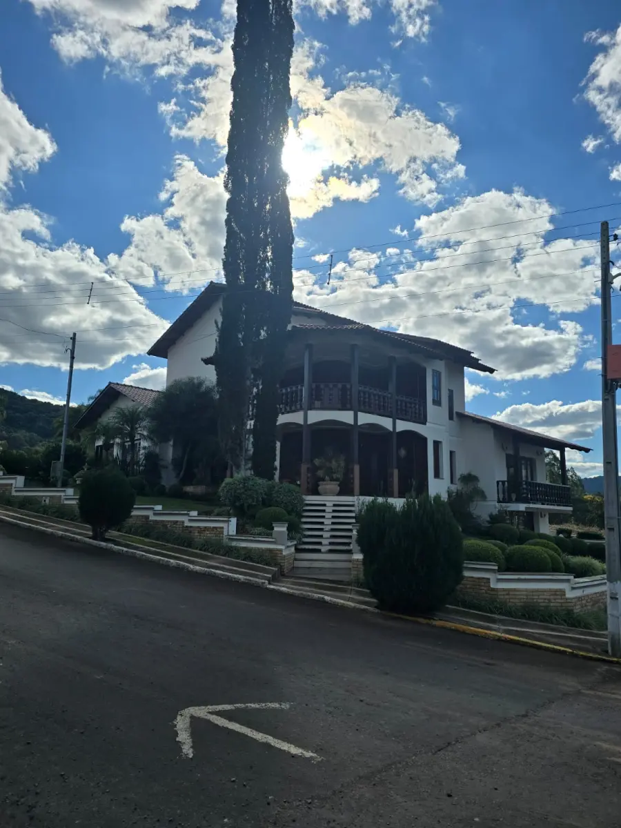 LOTE 001 - Casa de Alvenariia com 3 pavimentos, piscina em PUTINGA /RS