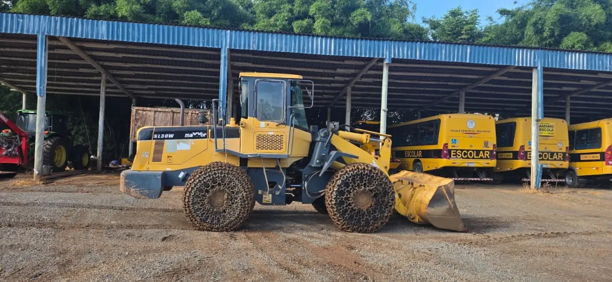 LOTE 014 - Pá carregadeira SL30W, marca MAXXOR, Amarela, NRO. CHASSI: SL30AA1000810 - NRO. MOTOR: 87272113, Ano 2012