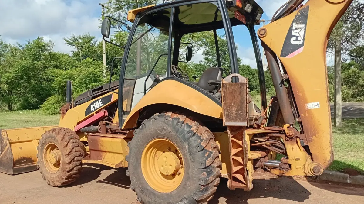 LOTE 000 - Retroescavadeira Caterpillar  416E,  2009, 4x4,