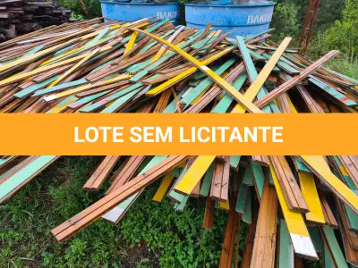 LOTE 013 - Madeiras retiradas do assoalho da quadra esportiva do ginásio de esporte municipal, sendo que no local havia a metragem 500m²