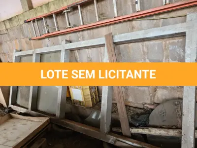 LOTE 006 - Estrutura de ferro medindo 4,00 x 1,50 metros.