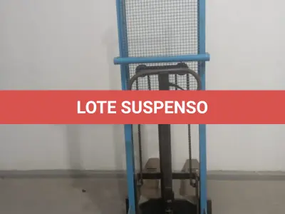 LOTE 001 - Empilhadeira manual Liftrans modelo LM 1016, capacidade de 1000 kg