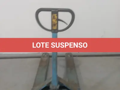 LOTE 002 - Empilhadeira manual, usada, capacidade de 3.000 kg