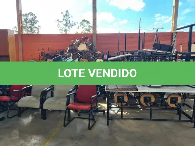 LOTE 005 - Sucata de CLASSES E CADEIRAS ESCOLARES, CADEIRAS ESTOFADAS E LONGARINAS
