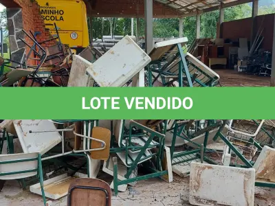 LOTE 010 - Classes e Cadeiras escolares