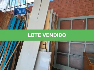 LOTE 001 - Sucata de PORTAS EM MADEIRA MDF, QUADROS, E CHAPAS