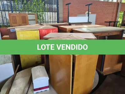 LOTE 002 - ARMÁRIOS, MESAS, BALCÕES EM MADEIRA MDF, QUADROS
