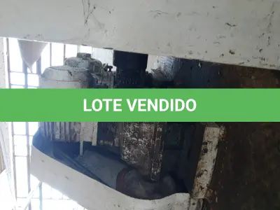 LOTE 022 - MAQUINÁRIO INDUSTRIAL, (01 caldeira tipo hibrida da marca Tenge; 02 motores externos de ar condicionado Split marca Consul e Comfree  sem a máquina interna de refrigeração;;pallets; motores de diversos tamanhos; maquinas de grande e médio porte em  ferro