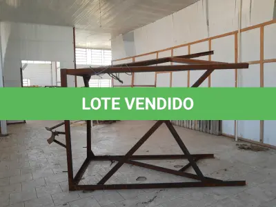LOTE 022 - MAQUINÁRIO INDUSTRIAL, (01 caldeira tipo hibrida da marca Tenge; 02 motores externos de ar condicionado Split marca Consul e Comfree  sem a máquina interna de refrigeração;;pallets; motores de diversos tamanhos; maquinas de grande e médio porte em  ferro