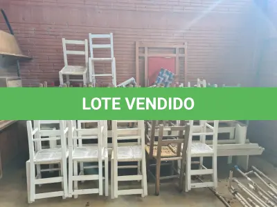 LOTE 006 - Sucata de CADEIRAS RUSTICAS E BANCOS