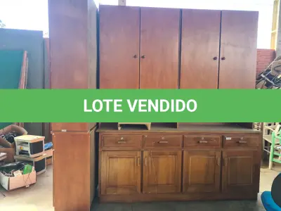 LOTE 002 - ARMÁRIOS, MESAS, BALCÕES EM MADEIRA MDF, QUADROS