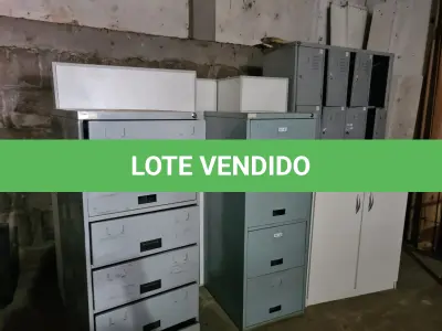 LOTE 008 - Armários de Madeira, Aço, Balcão de Fôrmica
