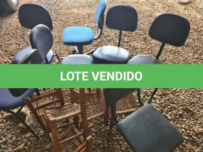 LOTE 007 - Cadeiras