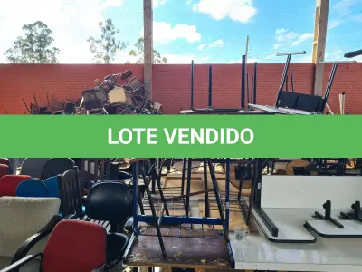 LOTE 005 - Sucata de CLASSES E CADEIRAS ESCOLARES, CADEIRAS ESTOFADAS E LONGARINAS