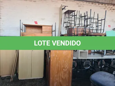 LOTE 001 - Sucata de Mesas, Cadeiras, Sofá e Classes