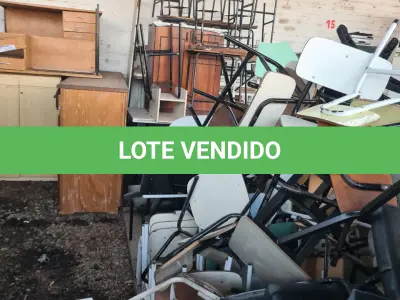 LOTE 001 - Sucata de Mesas, Cadeiras, Sofá e Classes