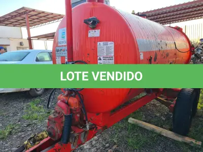 LOTE 009 - Distribuidor de Esterco IAC , capacidade 5.000 litros, série 5686