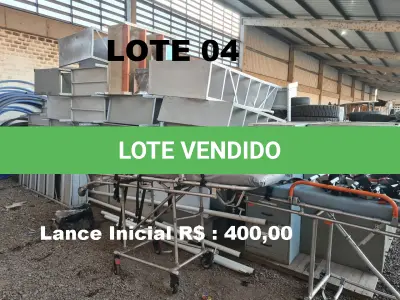 LOTE 004 - Macas e Armários de Aço