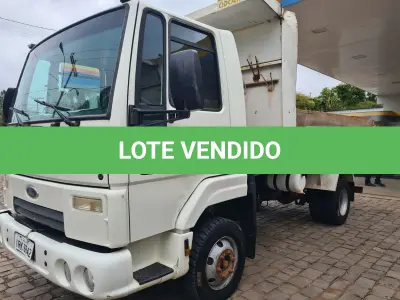 LOTE 006 - CAMINHÃO Ford Cargo 815E, branco, 2010/2011