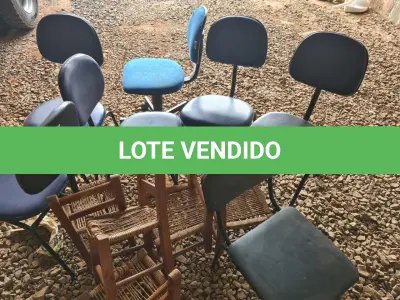 LOTE 007 - Cadeiras