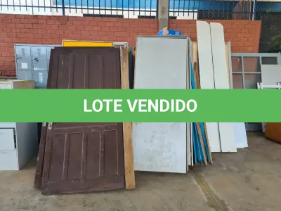 LOTE 001 - Sucata de PORTAS EM MADEIRA MDF, QUADROS, E CHAPAS