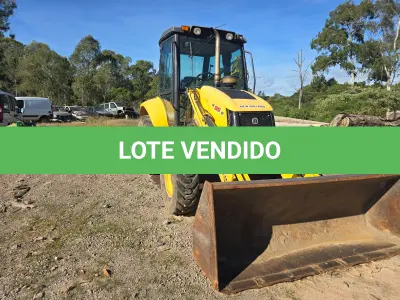 LOTE 003 - Retroescavadeira marca New Holland, Ano/Modelo: 2014,
