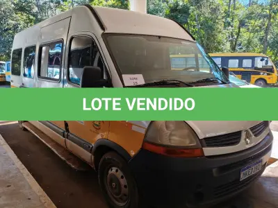 LOTE 019 - MICROONIBUS RENAULT MASTER EUROLAF P, ANO 2013, COR BRANCA, E RÁDIO AUTOMOTIVO MARCA CINOY