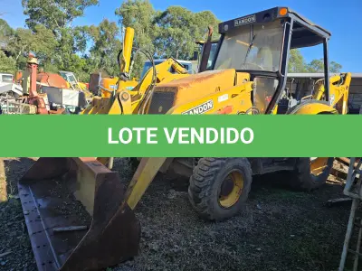 LOTE 015 - Retroescavadeira, marca Randon 2013