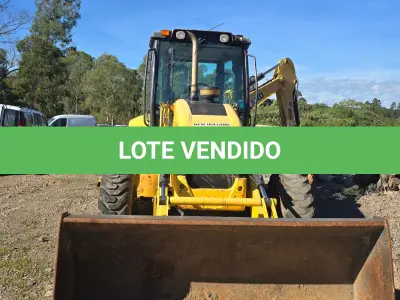 LOTE 003 - Retroescavadeira marca New Holland, Ano/Modelo: 2014,