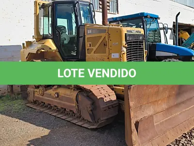LOTE 012 - TRATOR DE ESTEIRAS CATERPILLAR D6N, 2010, COM RODA MOTRIZ ELEVADA.