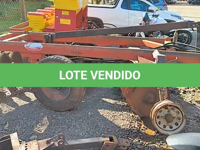 LOTE 032 - GRADE ARADORA
