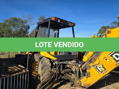 LOTE 015 - Retroescavadeira, marca Randon 2013