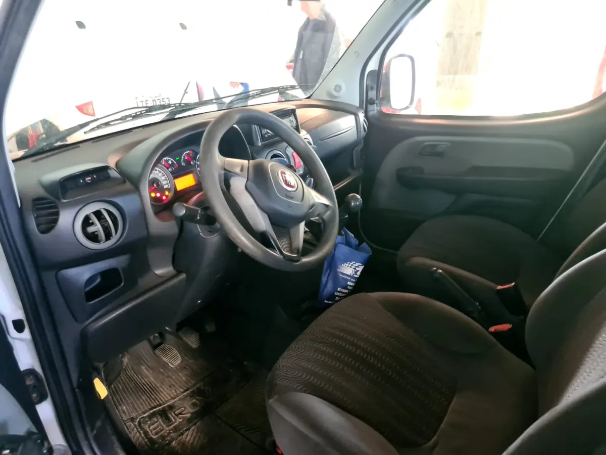 LOTE 004 - FIAT DOBLÔ ESSENCE 1.8 . 2014