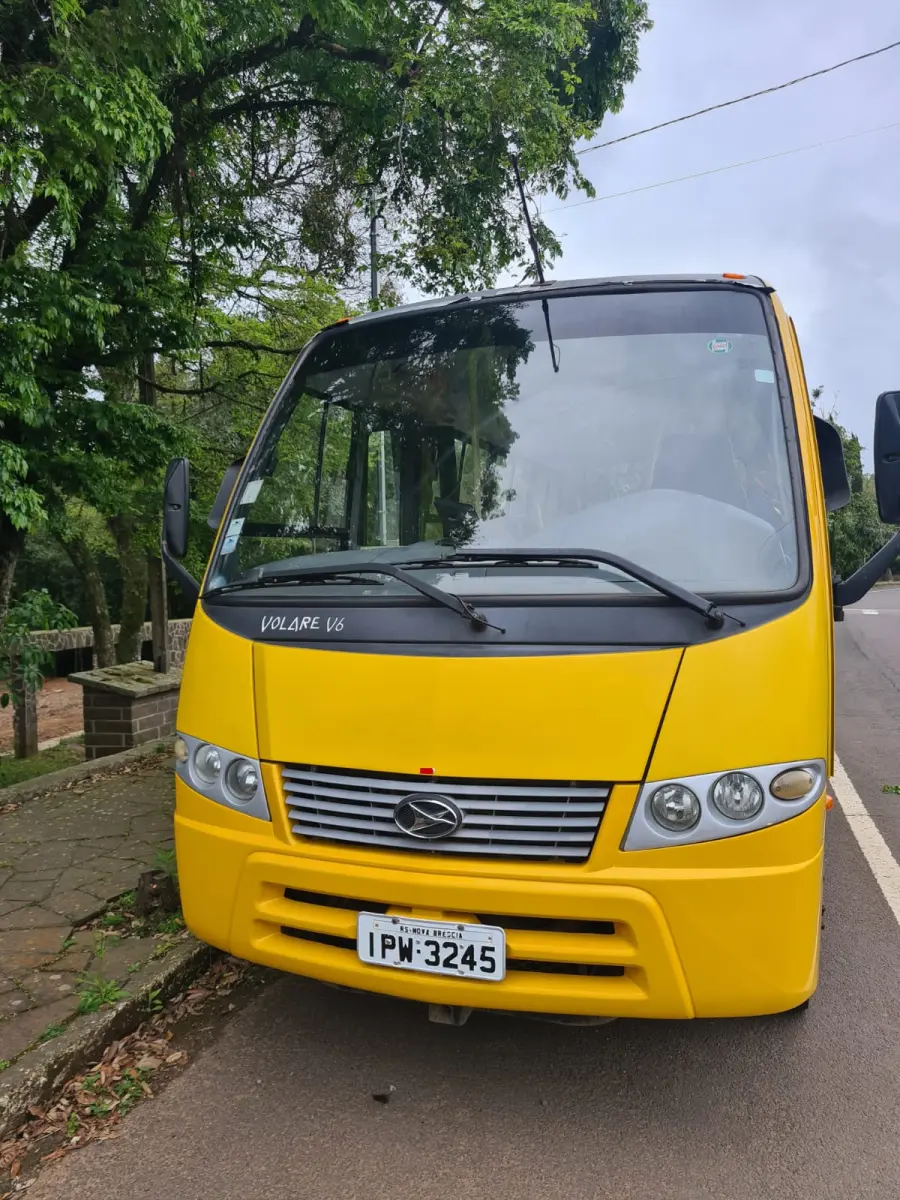 LOTE 010 - MICROÔNIBUS ESCOLAR– IPW – 3245 – Marcopolo Volare V6 Escolarbus MWM; 2009/2009, amarelo;
