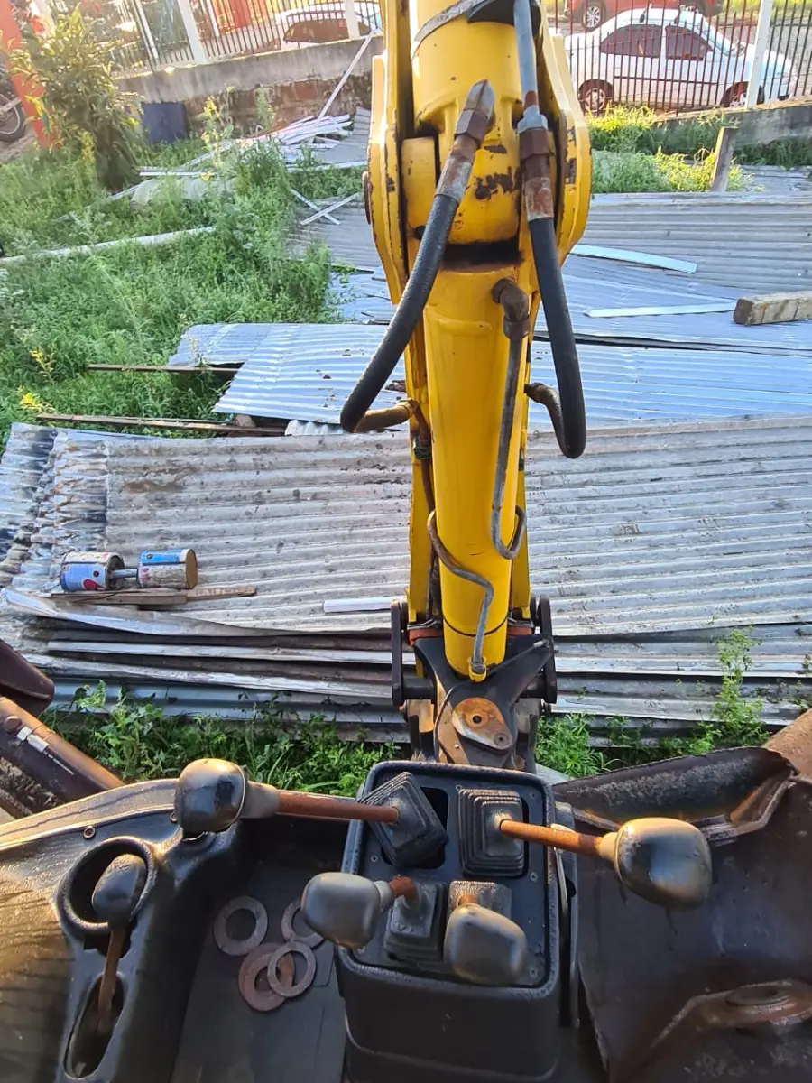 LOTE 008 - Retroescavadeira Randon, RK 406 B, 2013/2013