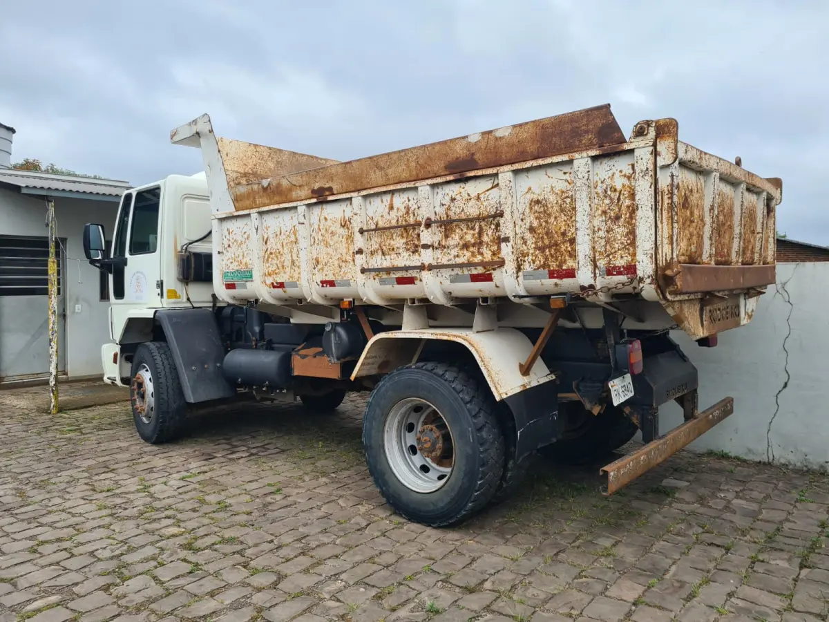 LOTE 003 - CAMINHÃO Ford Cargo 1722E, branco; 2010/2011