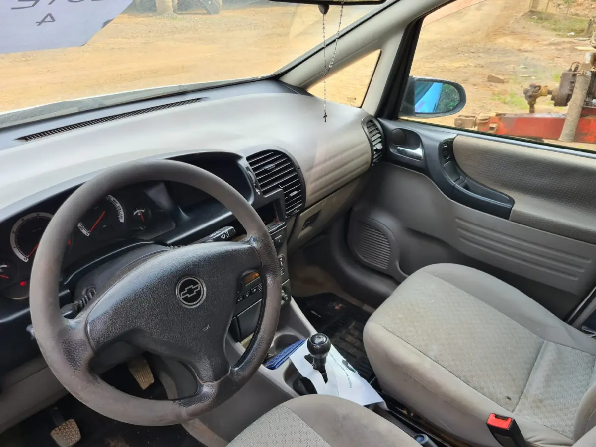 LOTE 002 - GM ZAFIRA COMFORT 2.0,  2011 / 2012, cor branca, 7P/140CV